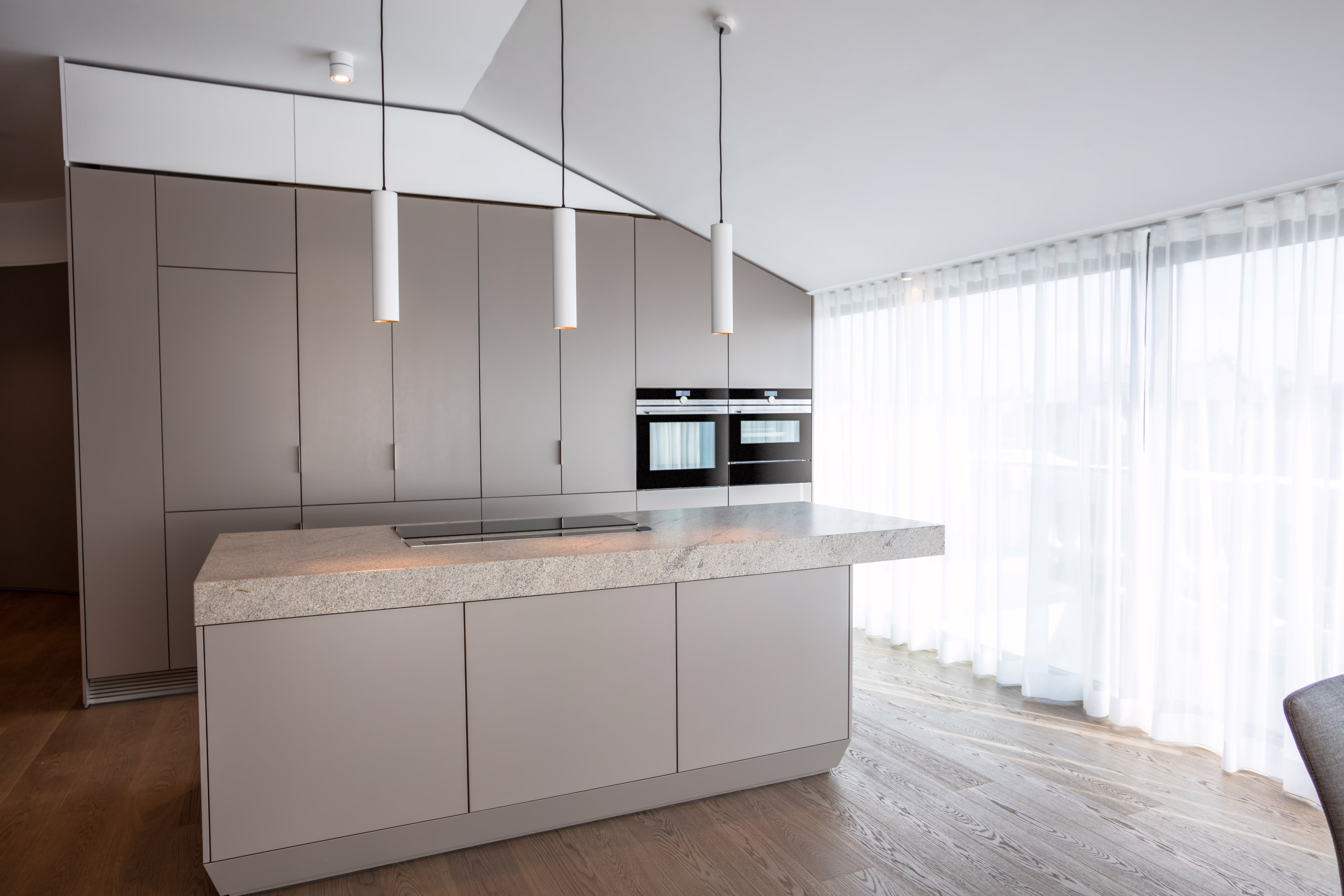 Luisnvaya island kitchen pu finish