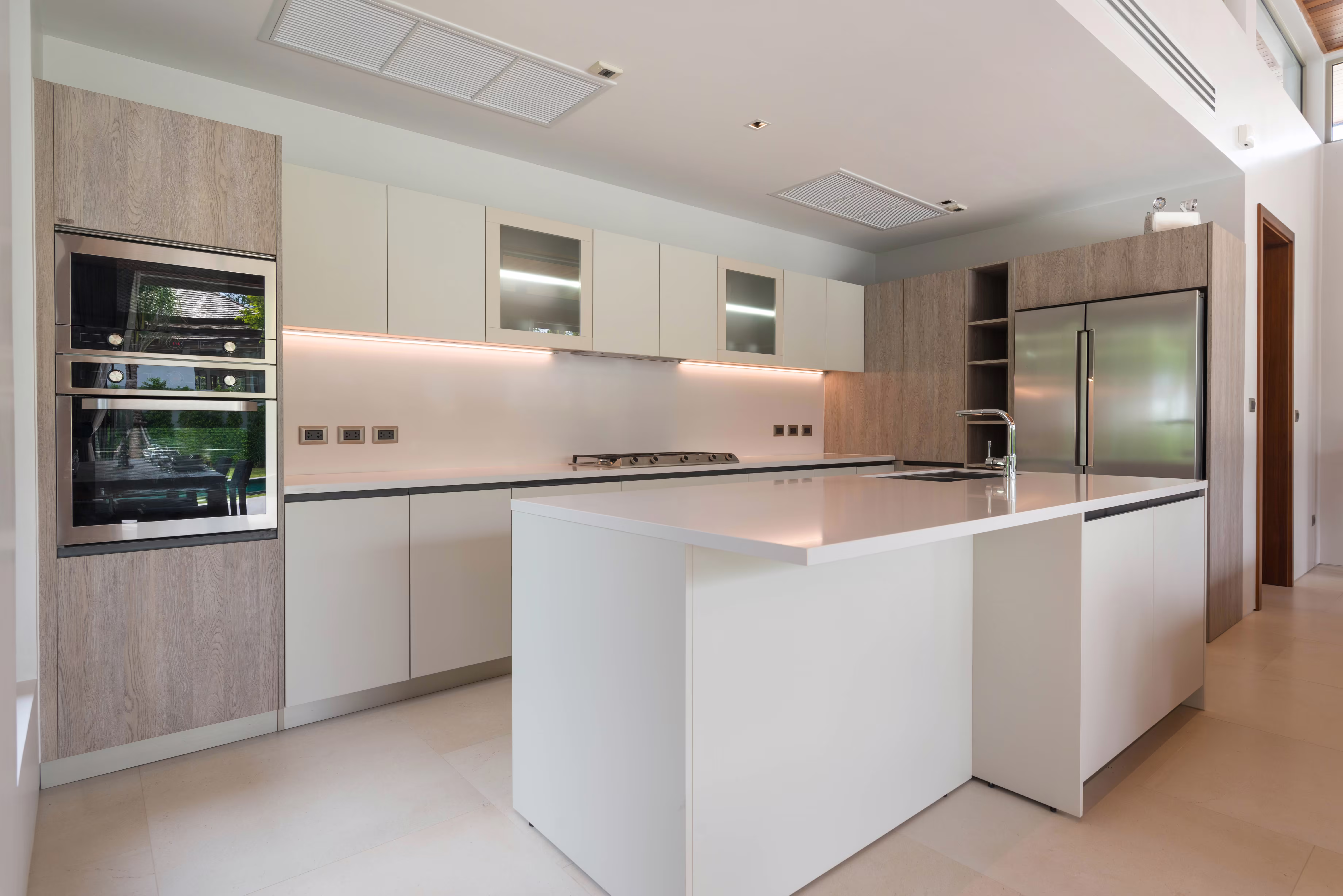 Luisnvaya Island Kitchen Laminate Finish