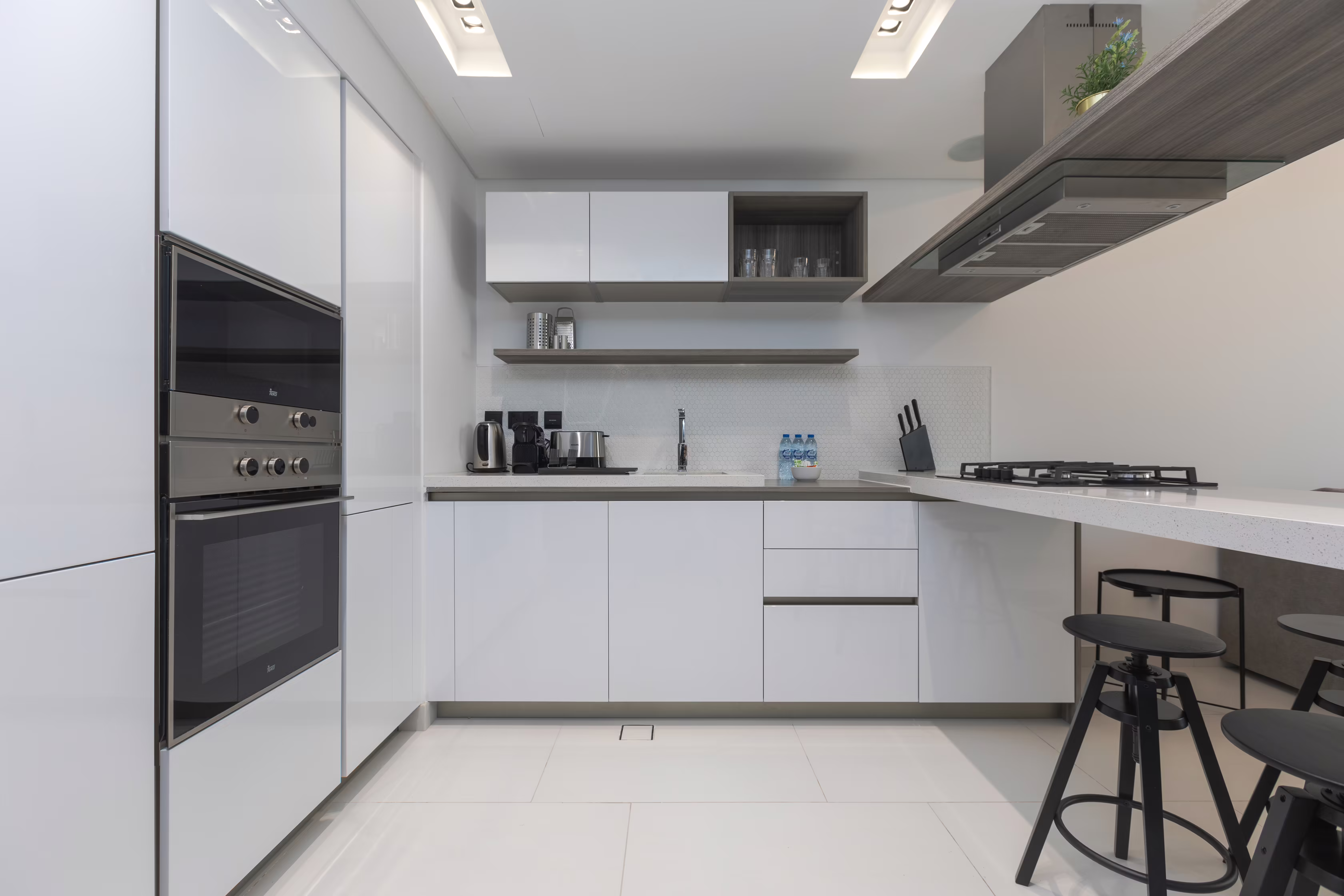 Luisnvaya U Shaped Kitchen Laminate Finish